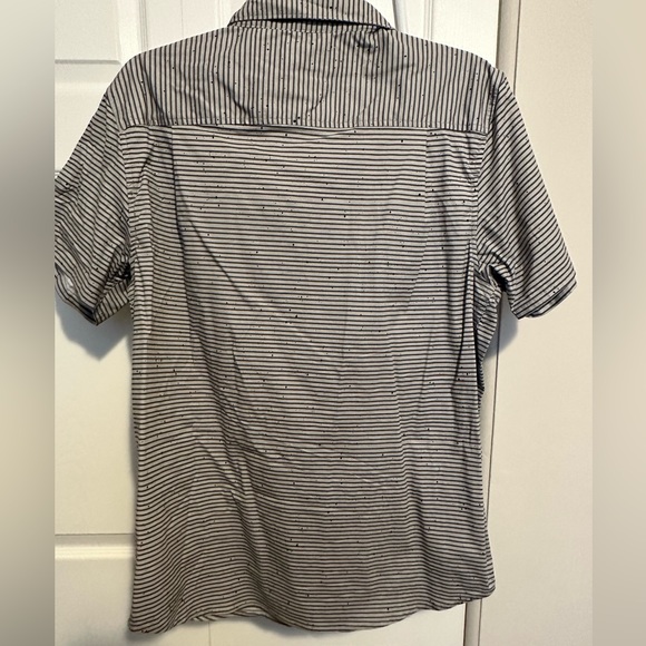 Hurley short sleeve button up - Picture 3 of 4